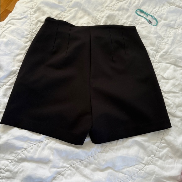Rachel Zoe Black High-Rise Tailored Scuba Shorts - Size 6 - Picture 3 of 6